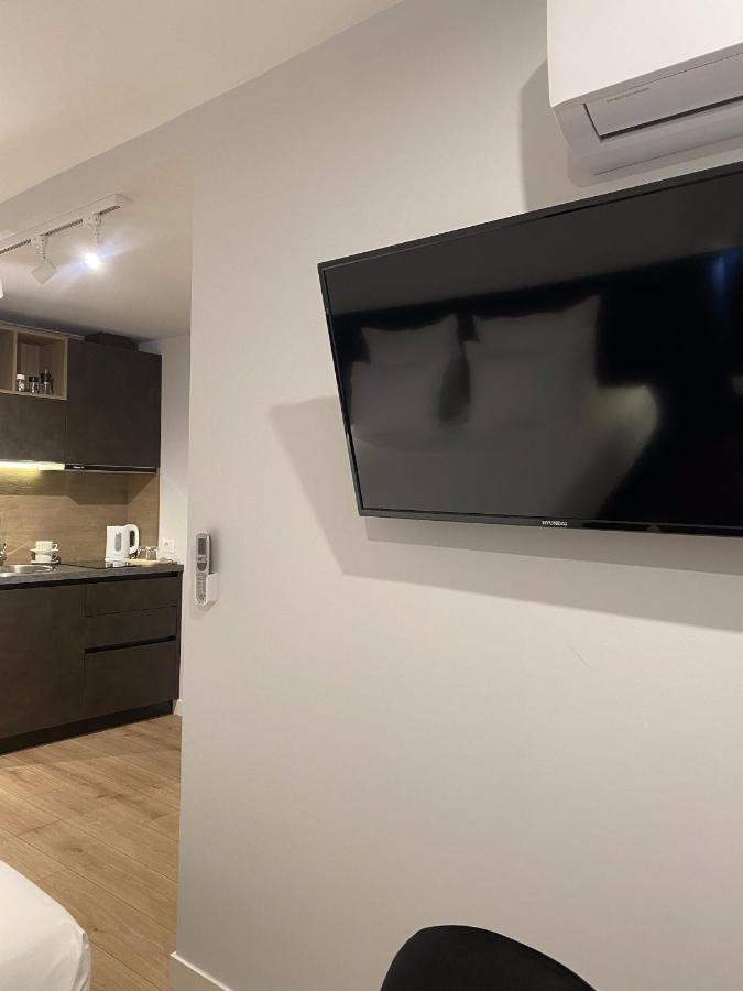 Living Studio Apartments Тирана Екстериор снимка