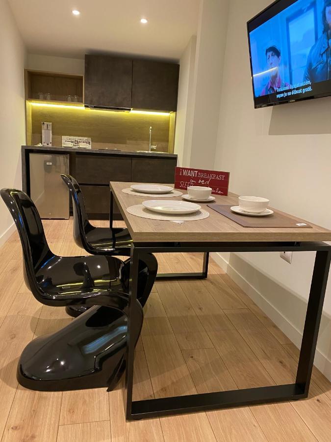 Living Studio Apartments Тирана Екстериор снимка