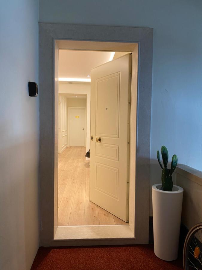 Living Studio Apartments Тирана Екстериор снимка