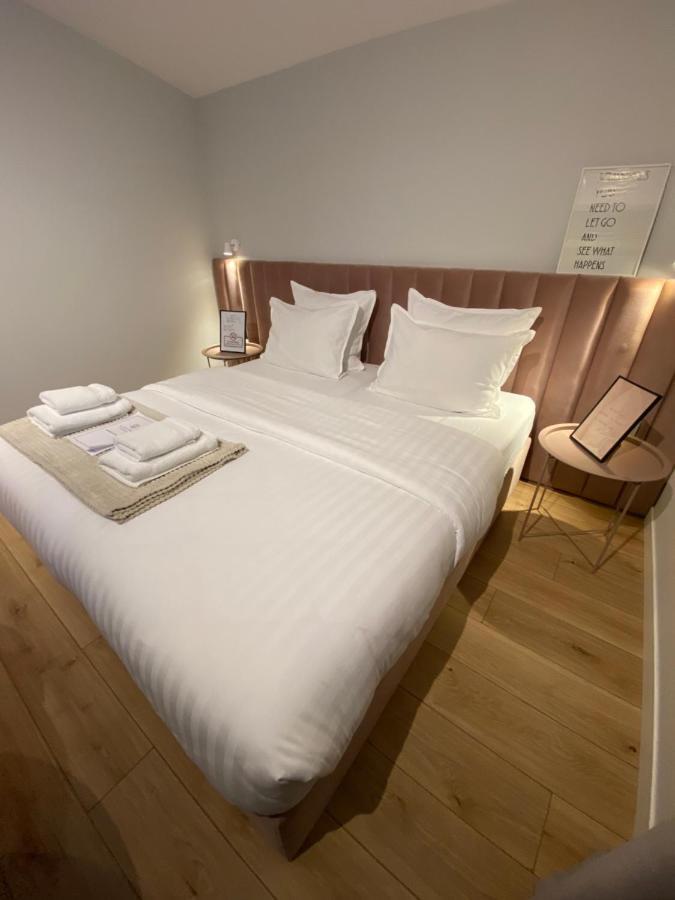 Living Studio Apartments Тирана Екстериор снимка